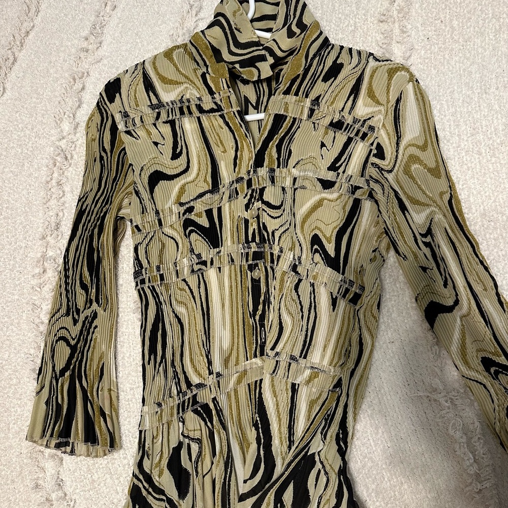 green and black marble button up